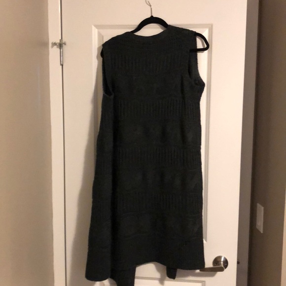 💕2 for $25💕

Dark grey chunky knit vest by DEX - Picture 2 of 2